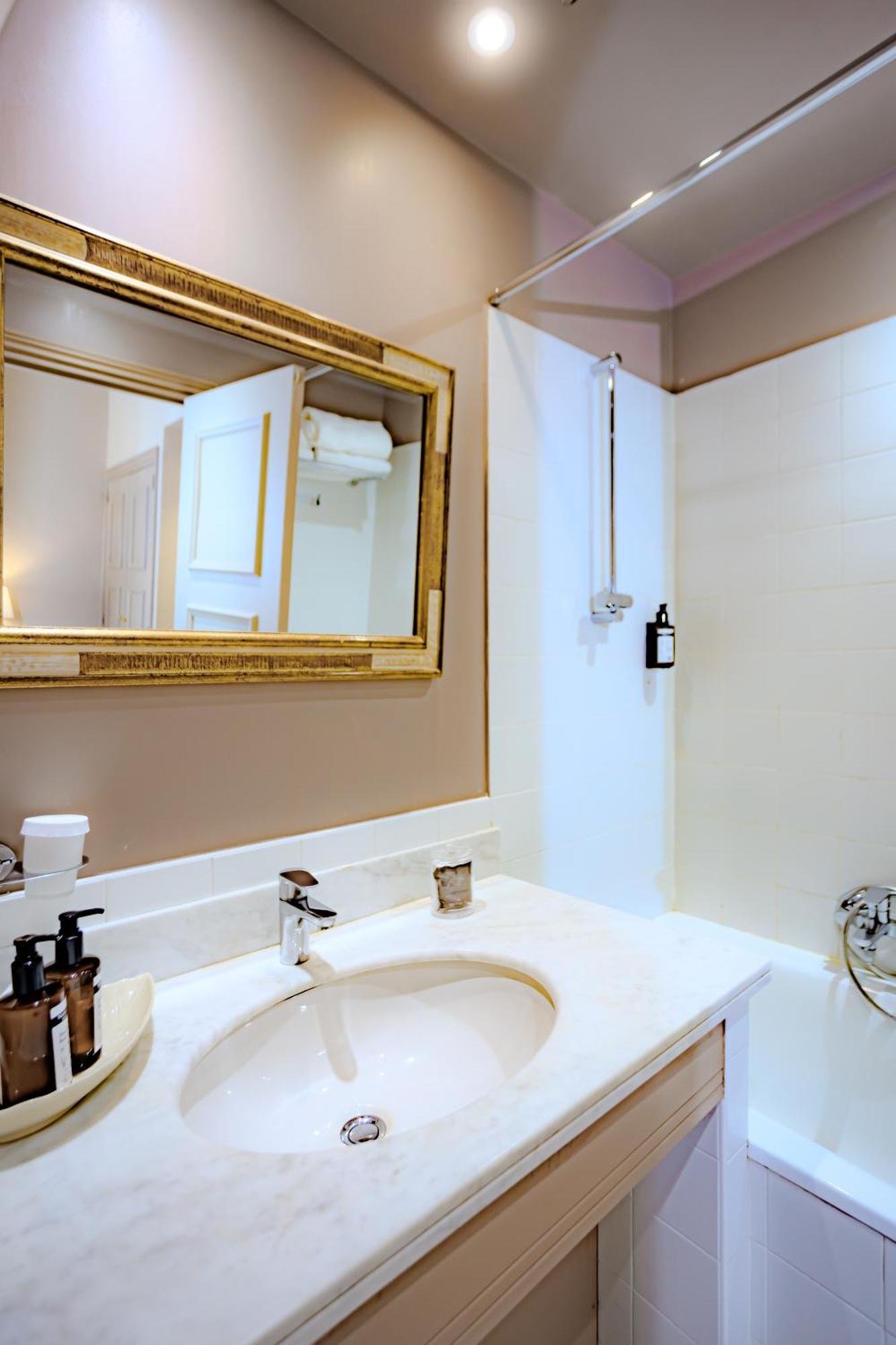 Le Cavendish Hotel Cannes Bagian luar foto